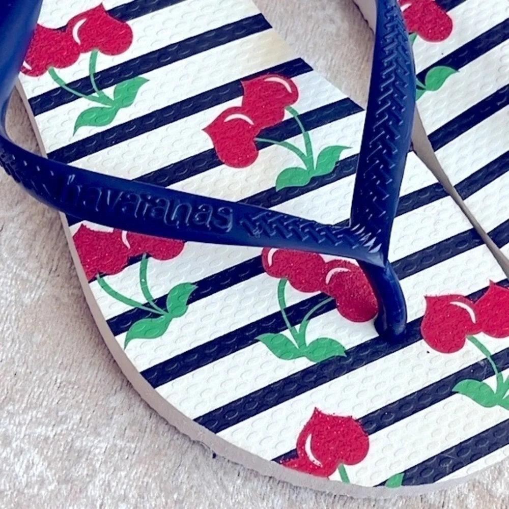Brand New Havaianas Set of 2 Pairs Girls Flip Flops Mermaid Sea Glitter Cherries